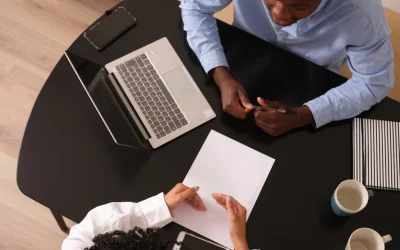 business-coaching-two-people-talk-at-a-table-aerial-view business-coaching-two-people-talk-at-a-table-aerial-view